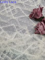 3D 꽃 번쩍이는 금속 조각은 번쩍이는 금속 조각으로 구성 신부 순수한 얇은 명주 그물 레이스천을 수놓았습니다
