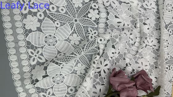 흰색 꽃자루 직물 embroidered eyelet 직물 부드럽고 우아한 드레스 만들기