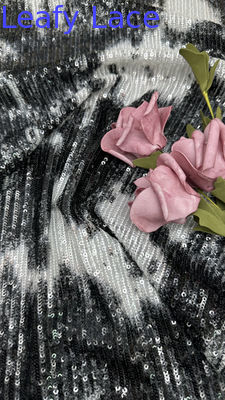 검은색과 흰색 쉐이크인 embroidered fabric elegant for AW season for ladies party