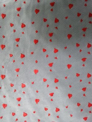 아조 무료 어린 소녀 붉은 심장은 레이스천 이브닝 드레스를 수놓았습니다